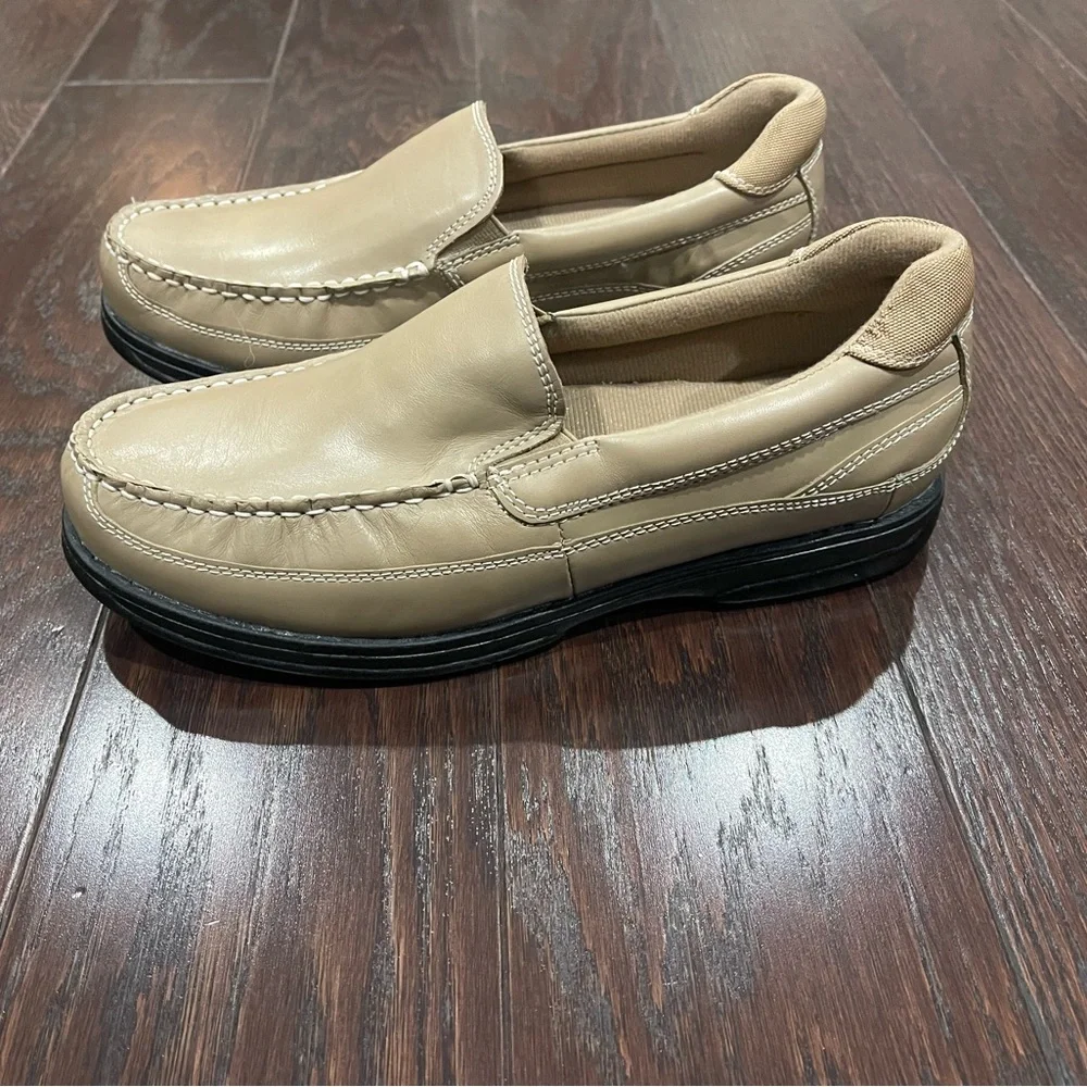 Dr Scholls Men Size 9.5 D Loafers Tan Leather Upper Slip Ons Comfort
